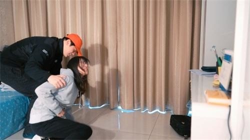 ׿