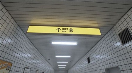 8°